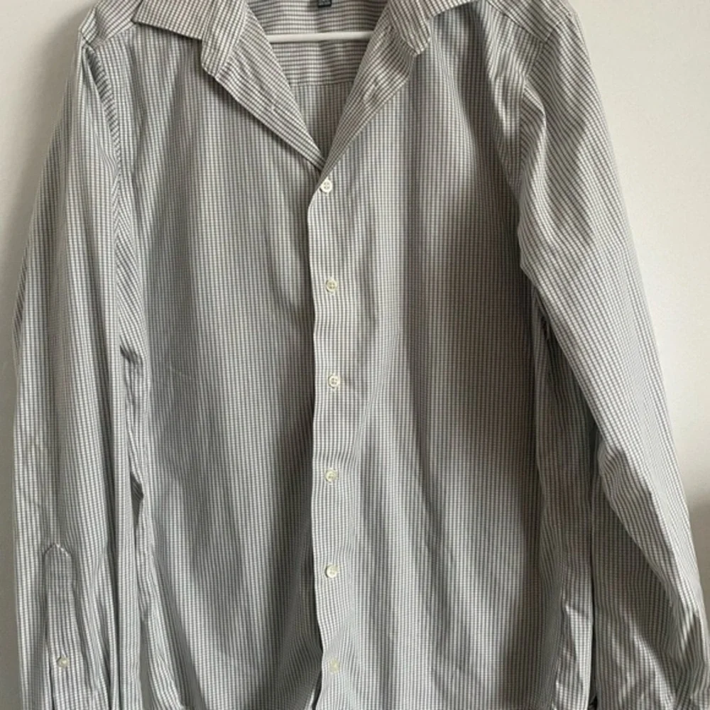 Kenneth Cole Reaction • Grey Check Plaid Button Down Shirt